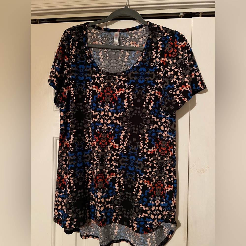 LuLaRoe classic tee